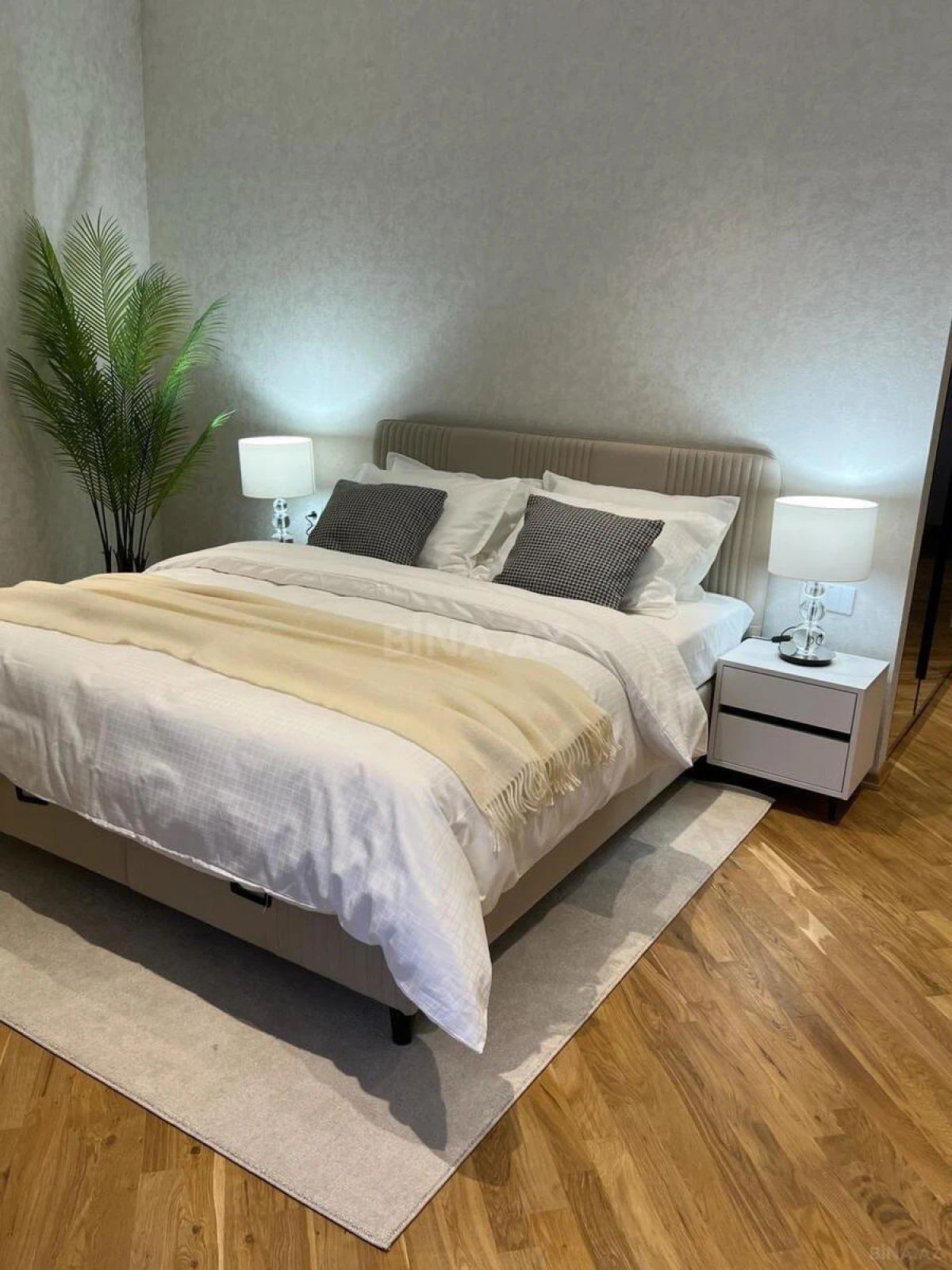 Kirayə verilir 2 otaqlı mənzil 80 m²
