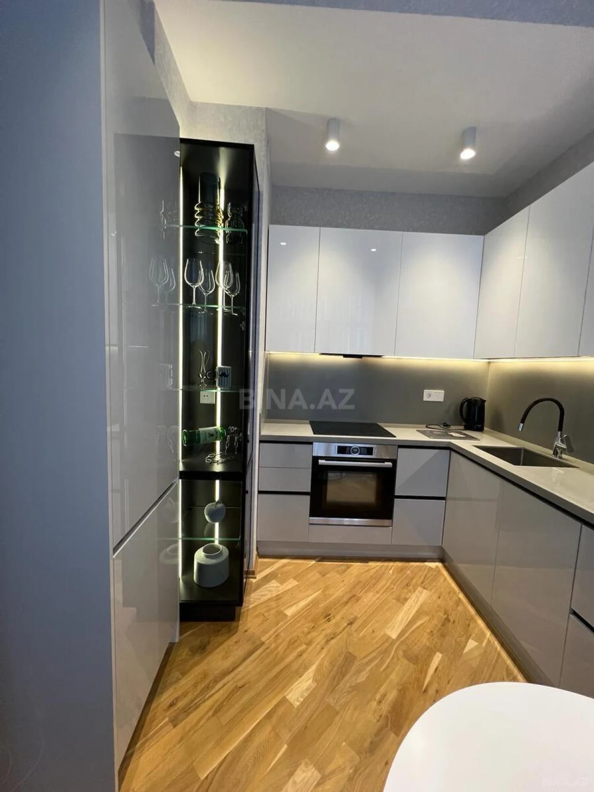 Kirayə verilir 2 otaqlı mənzil 80 m²