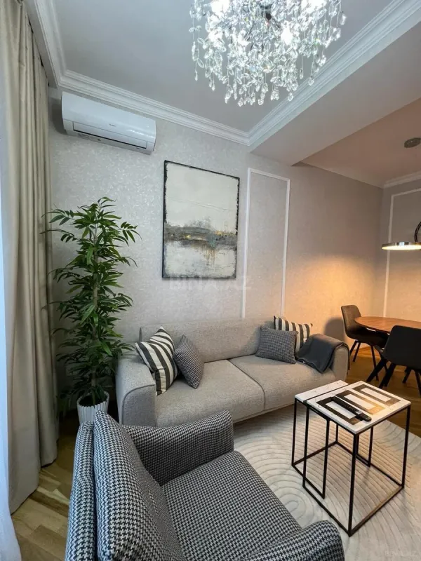 Kirayə verilir 2 otaqlı mənzil 80 m²