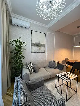 Kirayə verilir 2 otaqlı mənzil 80 m²