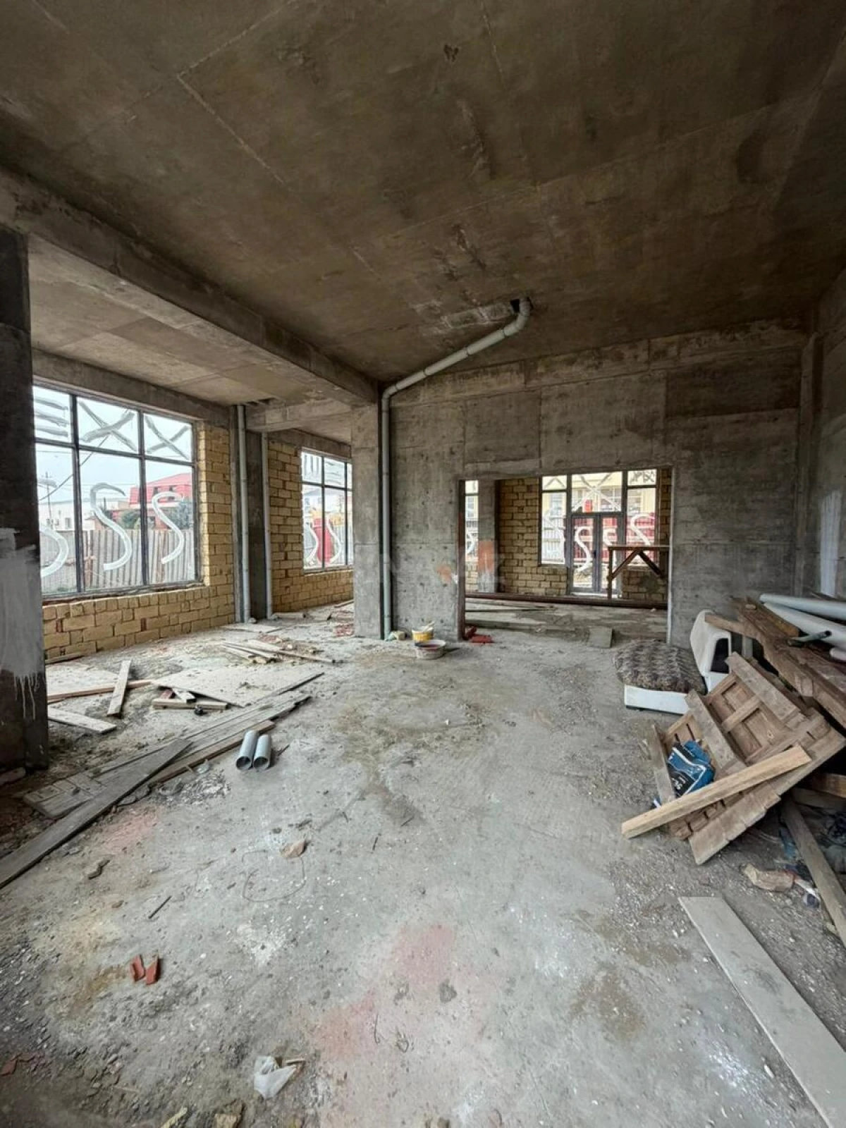 Satılır obyekt 113 m²