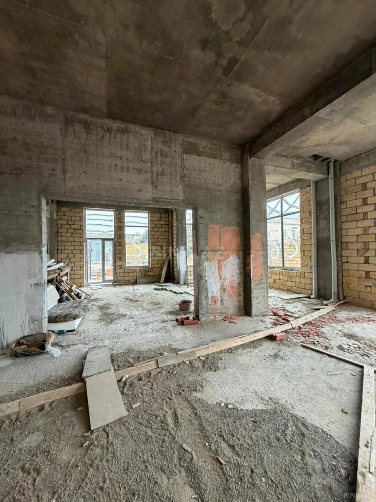 Satılır obyekt 113 m²