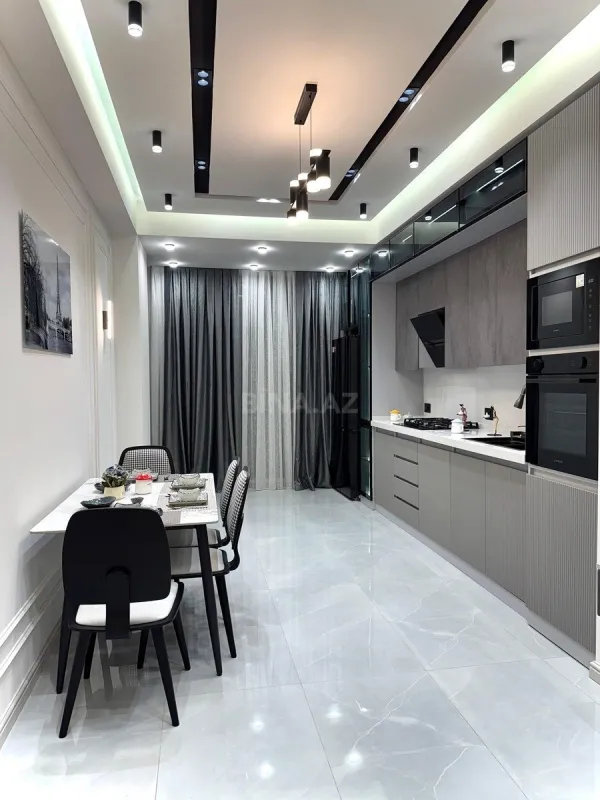 Satılır 3 otaqlı mənzil 140 m²