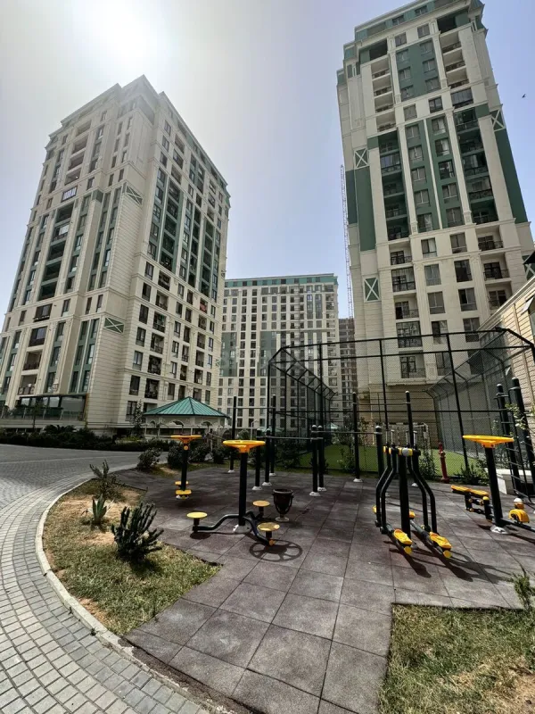 Satılır 3 otaqlı mənzil 140 m²