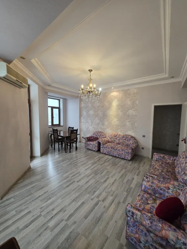 Kirayə verilir 2 otaqlı mənzil 75 m²