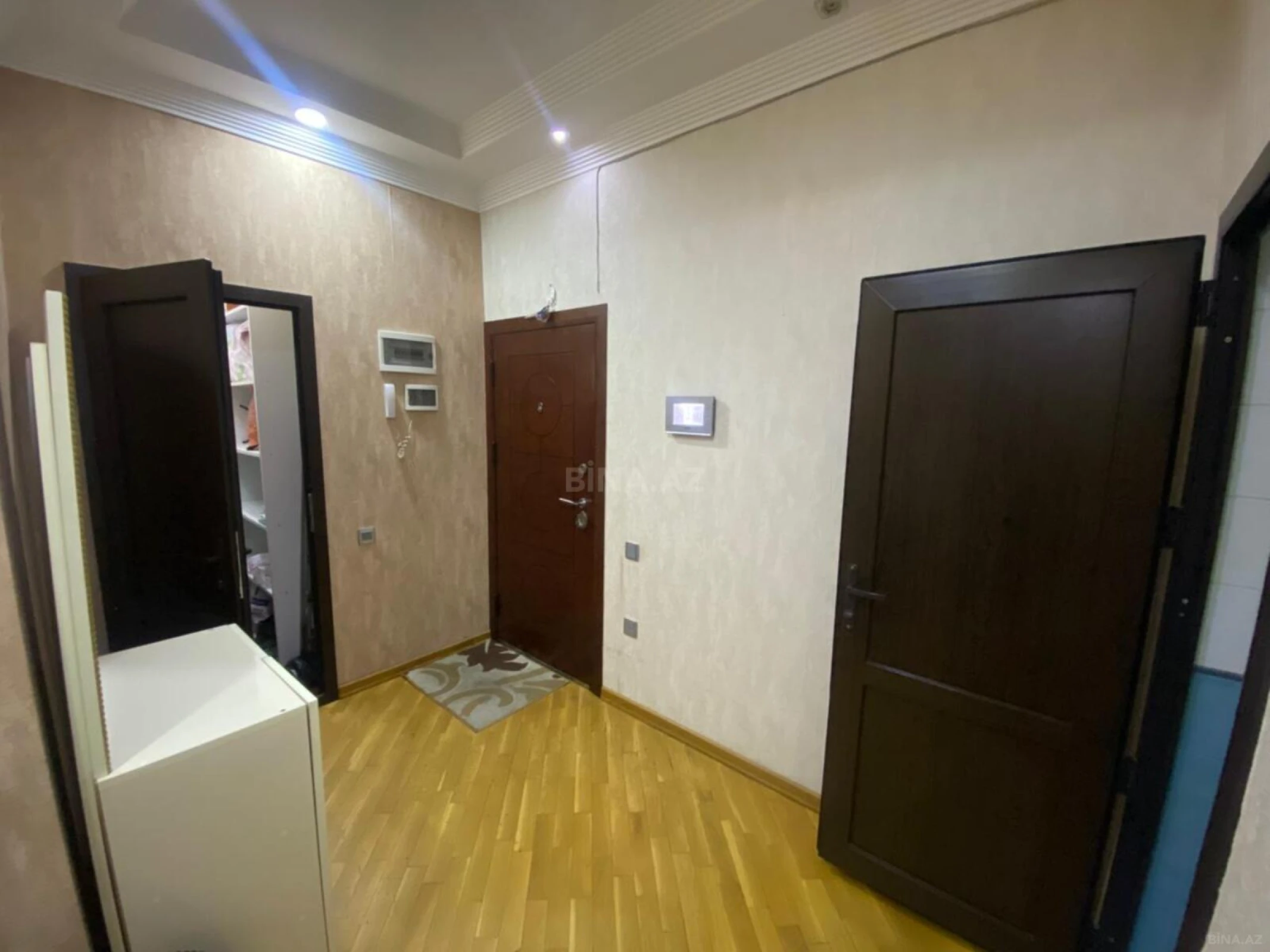 Kirayə verilir 2 otaqlı mənzil 98 m²