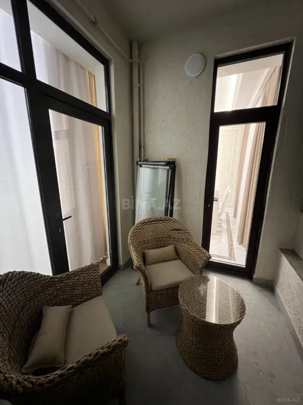 Satılır 4 otaqlı mənzil 144 m²