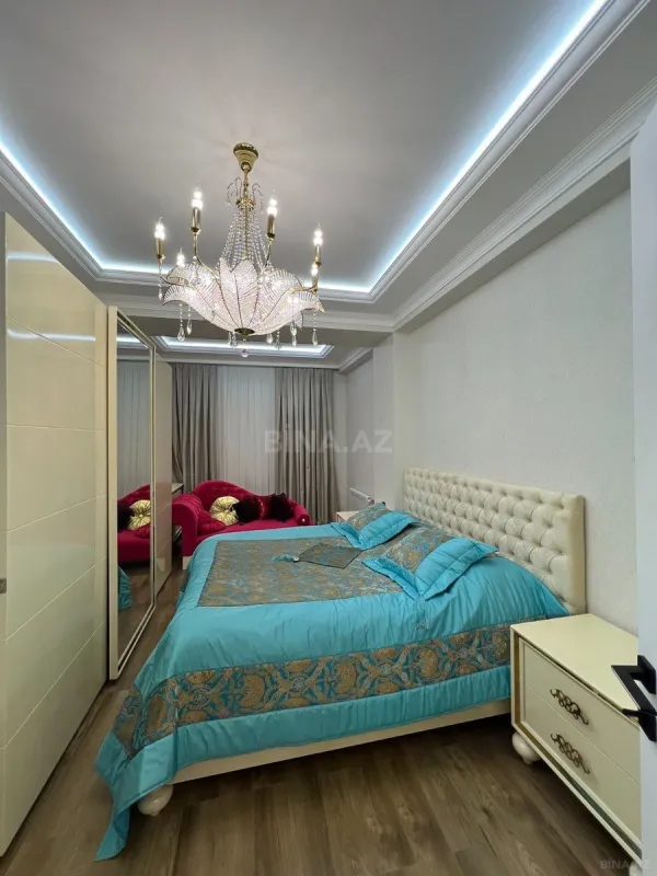Satılır 4 otaqlı mənzil 144 m²