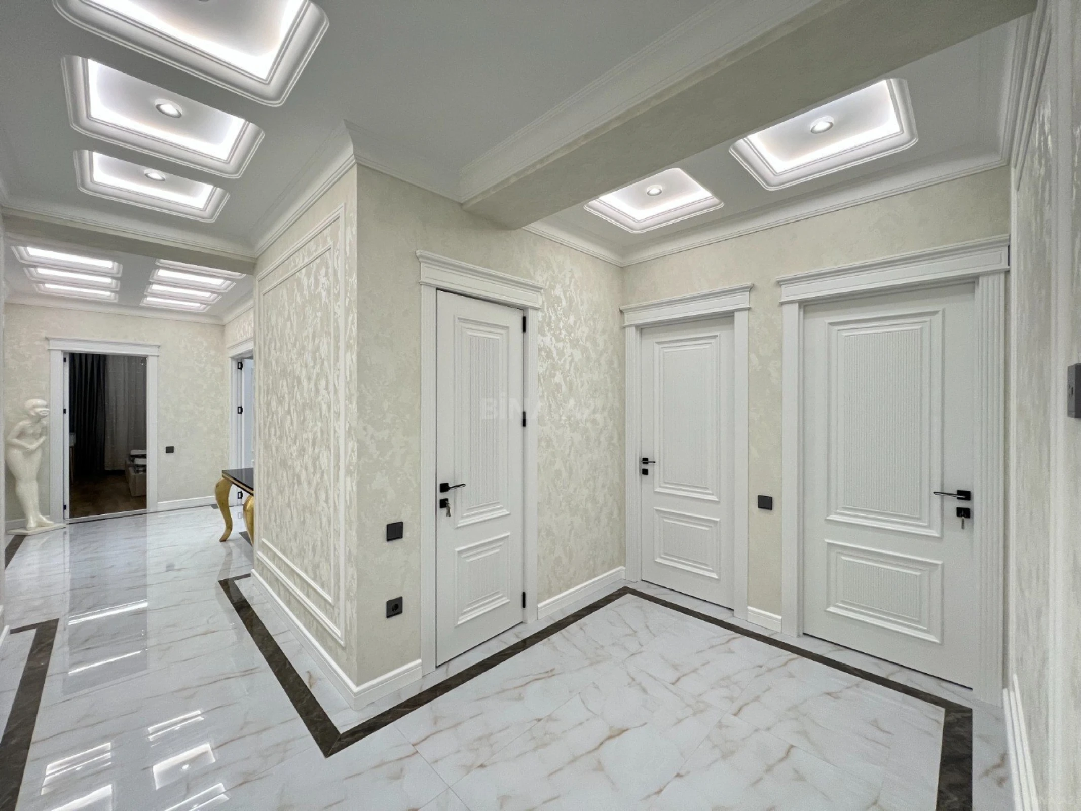 Satılır 4 otaqlı mənzil 144 m²