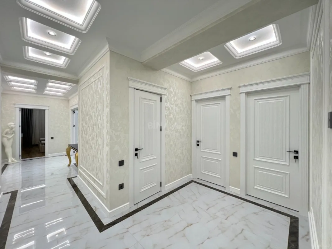 Satılır 4 otaqlı mənzil 144 m²