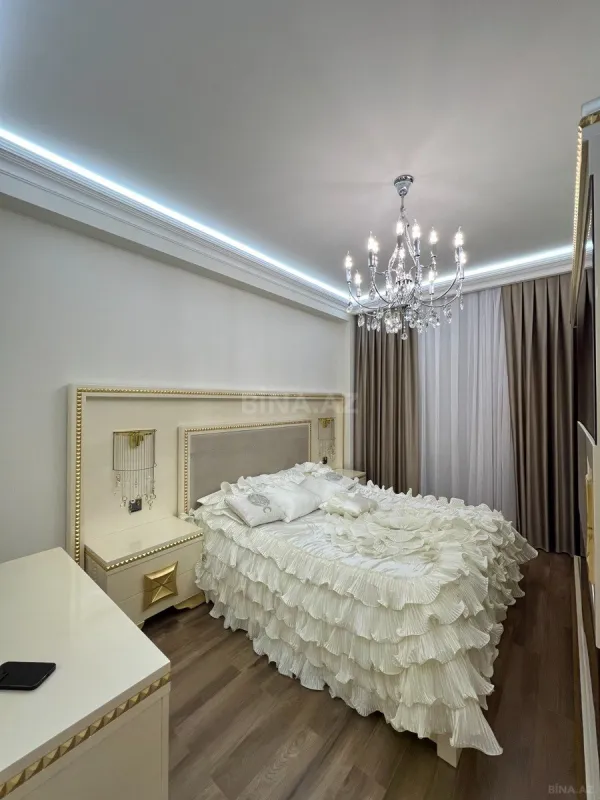 Satılır 4 otaqlı mənzil 144 m²