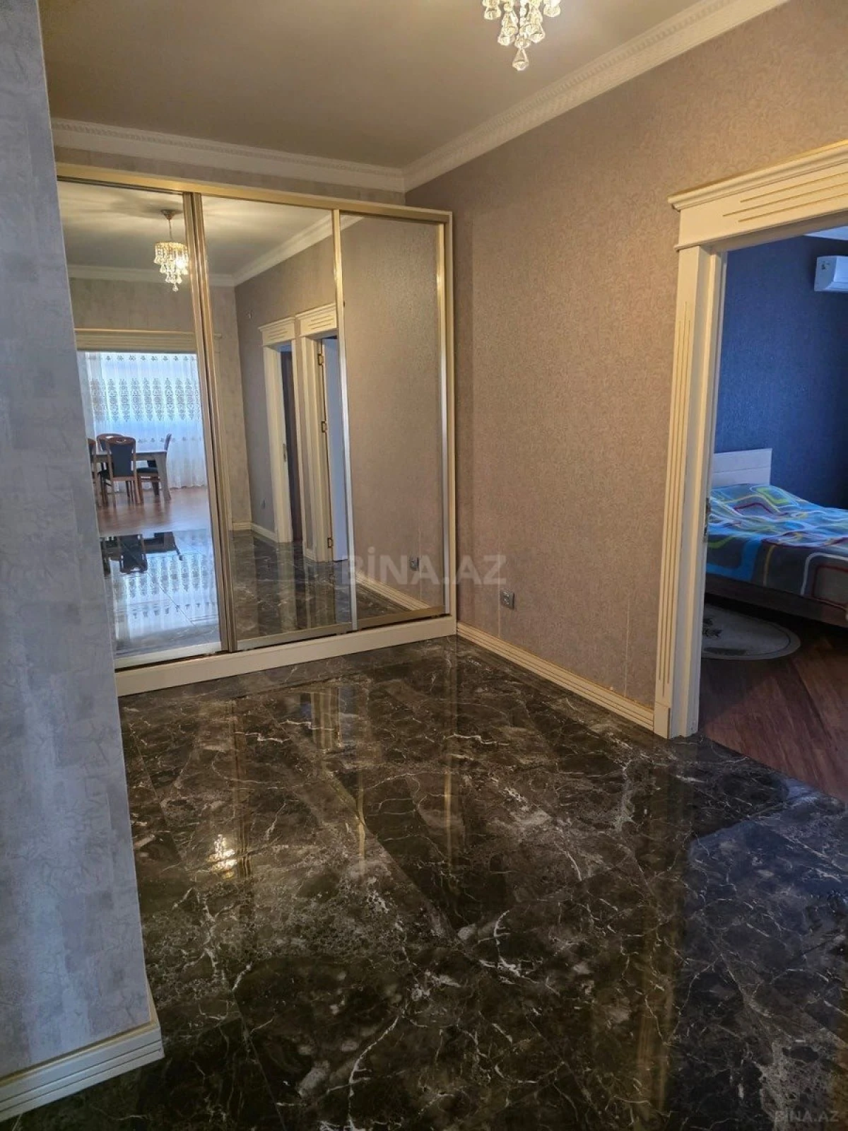 Kirayə verilir 3 otaqlı mənzil 148 m²