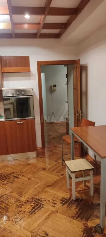 Kirayə verilir 2 otaqlı mənzil 80 m²