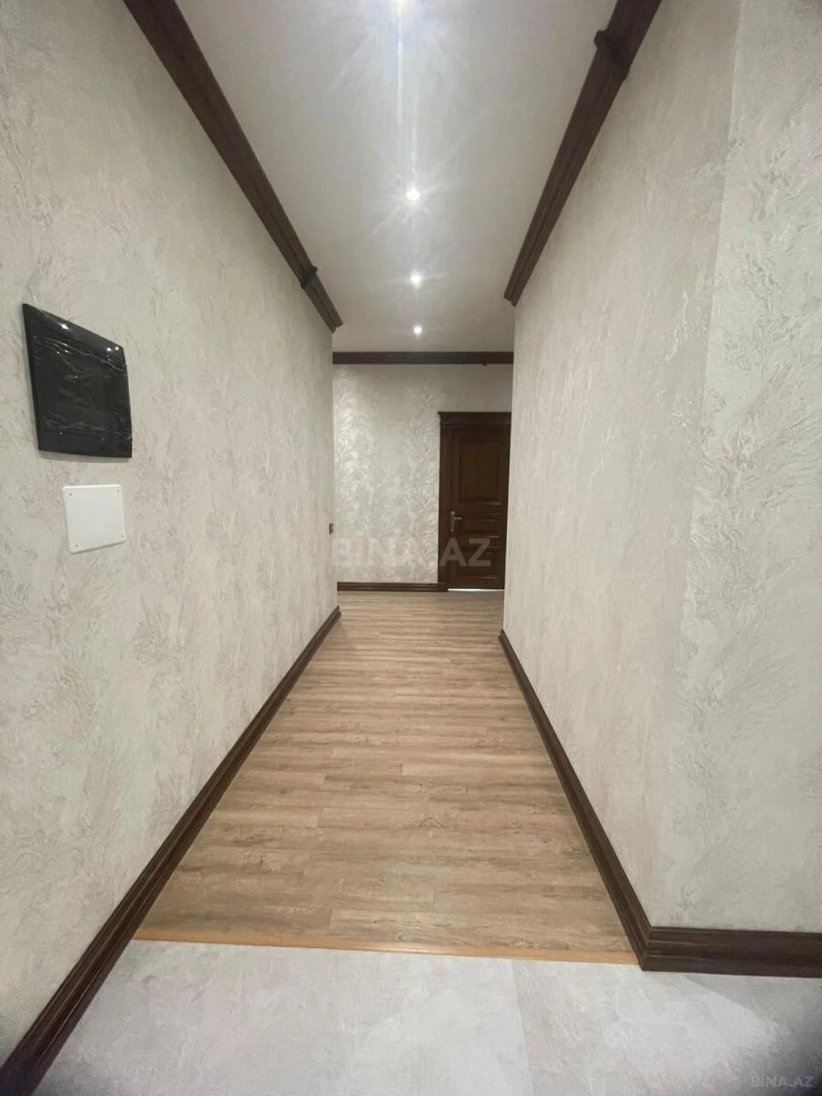 Satılır 4 otaqlı mənzil 180 m²