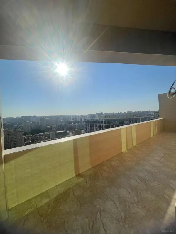 Satılır 4 otaqlı mənzil 180 m²