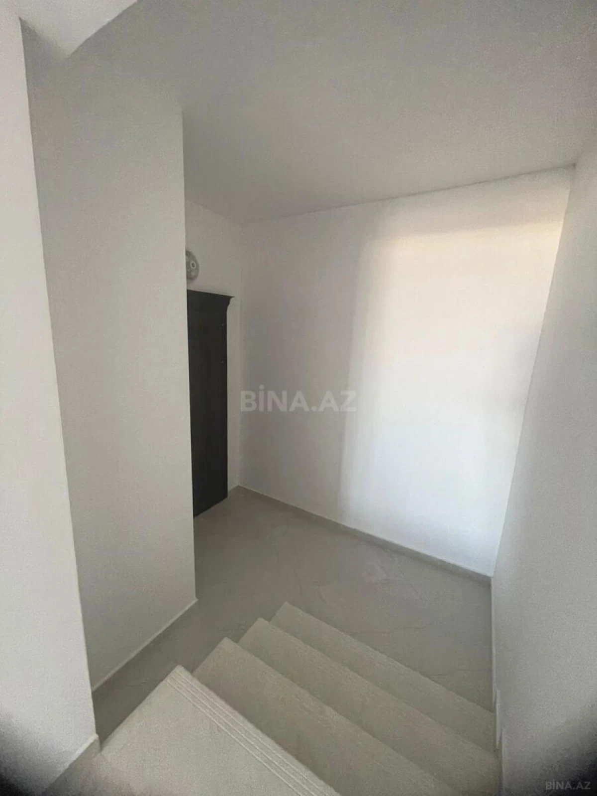 Satılır 4 otaqlı mənzil 180 m²