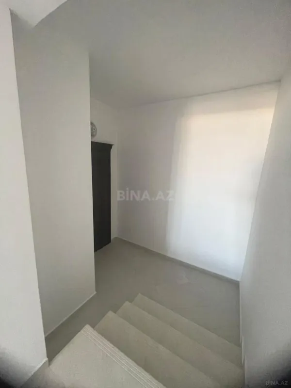 Satılır 4 otaqlı mənzil 180 m²