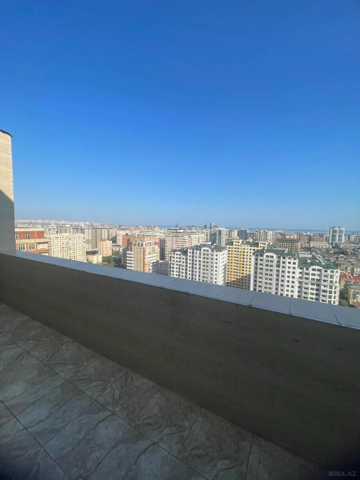Satılır 4 otaqlı mənzil 180 m²