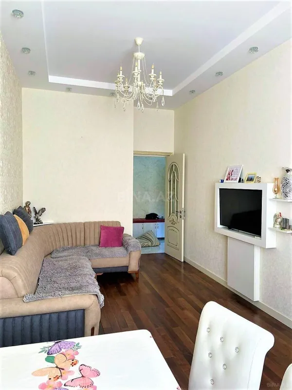 Kirayə verilir 2 otaqlı mənzil 80 m²