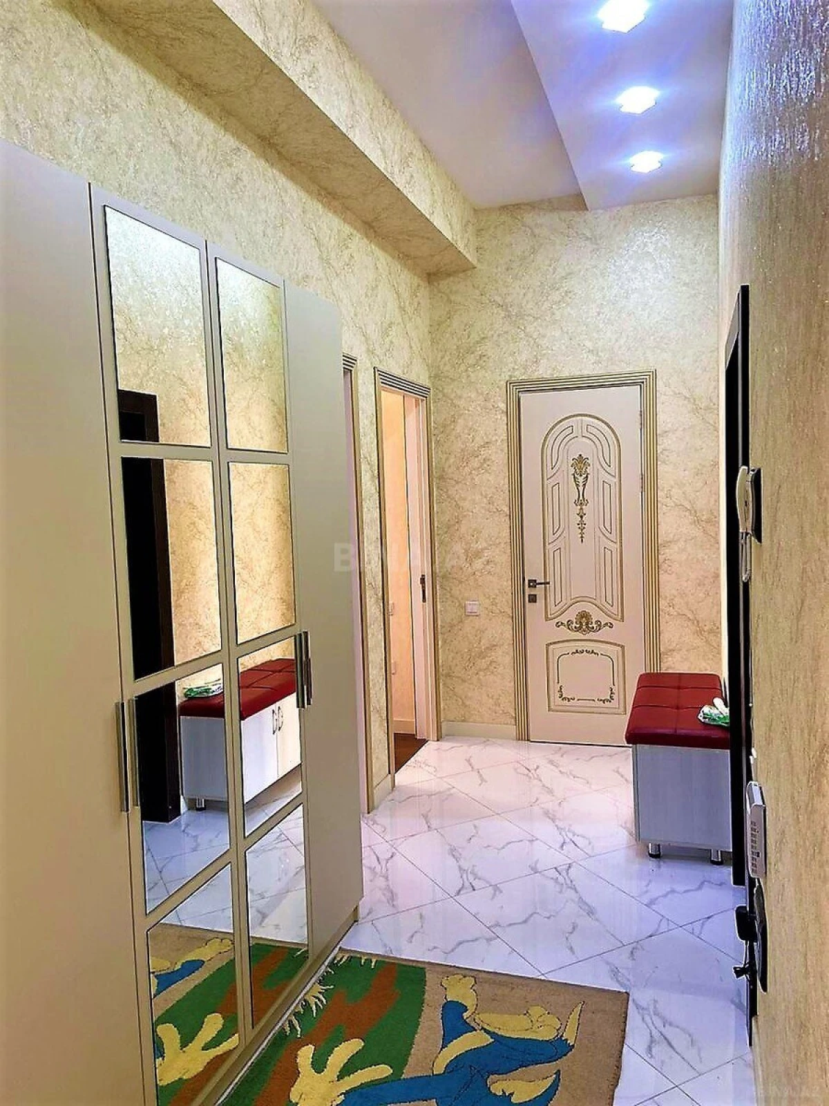 Kirayə verilir 2 otaqlı mənzil 80 m²