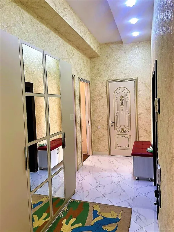 Kirayə verilir 2 otaqlı mənzil 80 m²