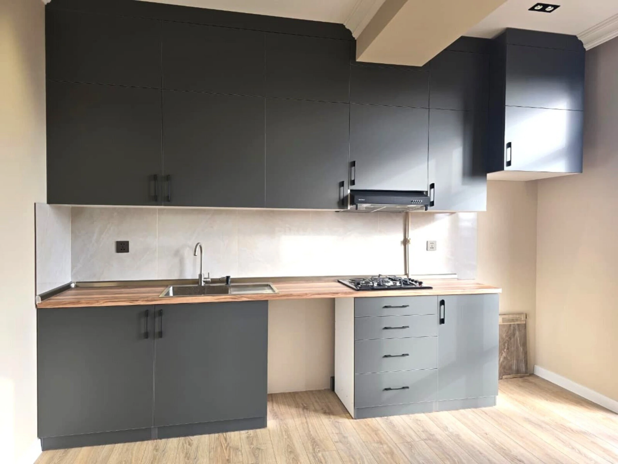 Kirayə verilir 2 otaqlı mənzil 90 m²