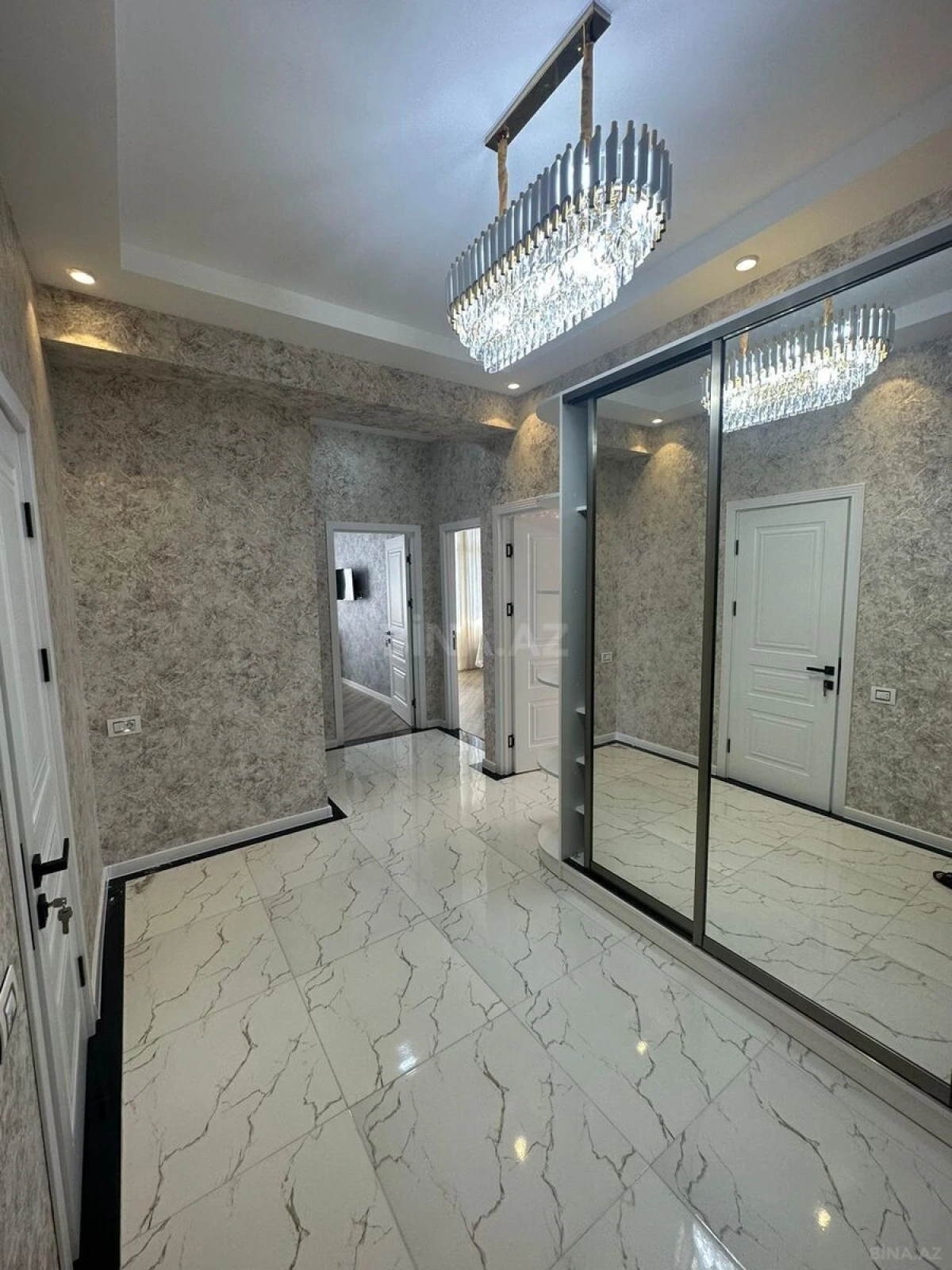 Kirayə verilir 2 otaqlı mənzil 135 m²