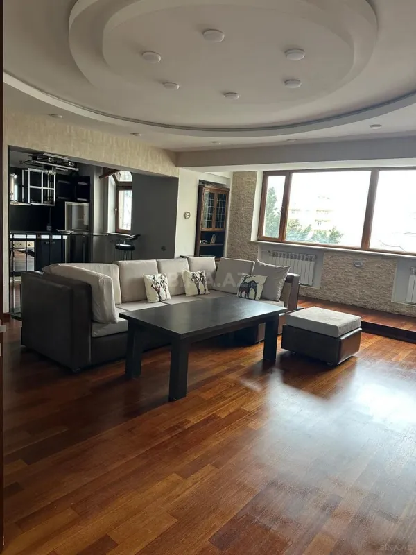 Satılır 3 otaqlı mənzil 130 m²