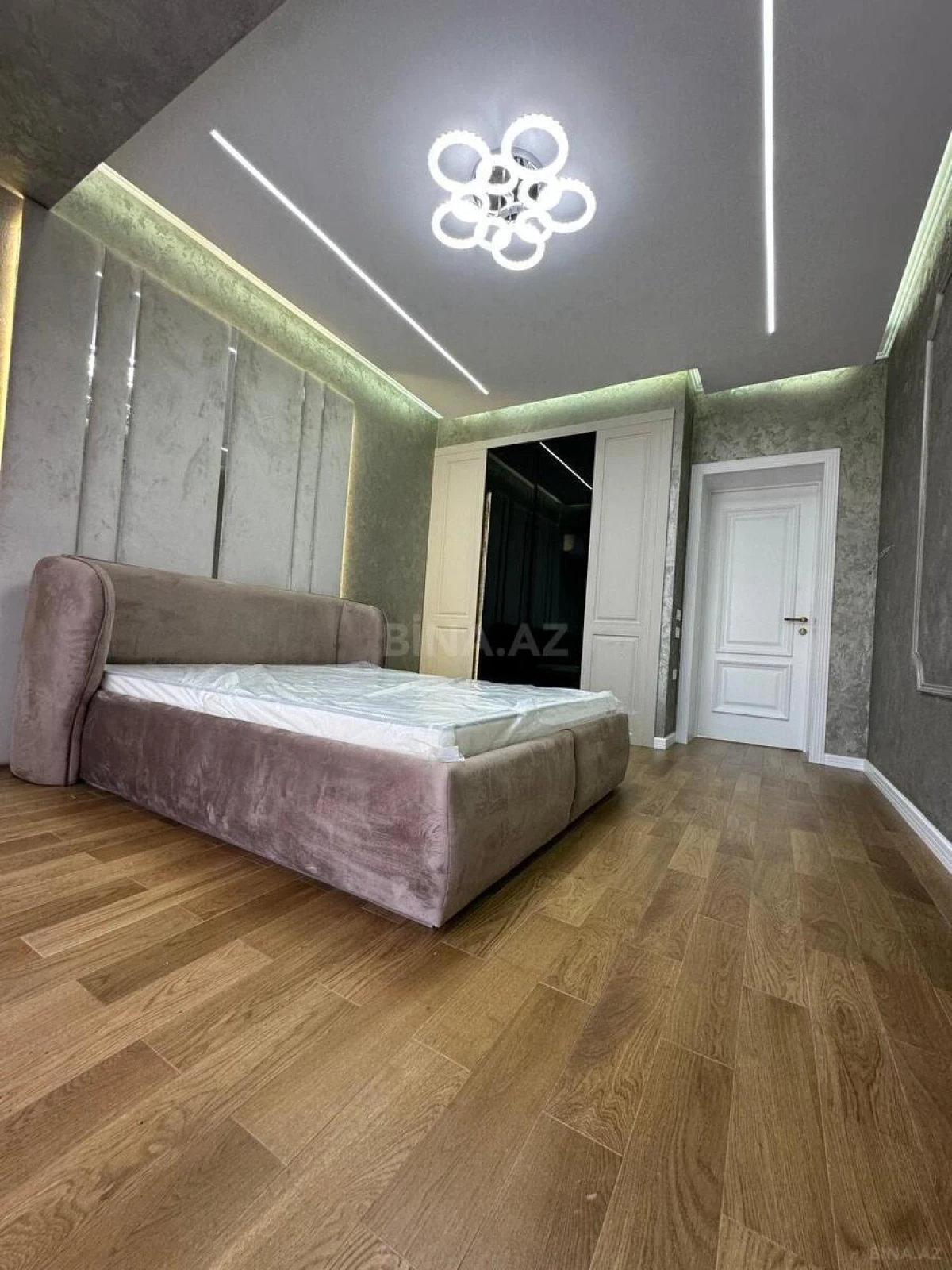 Satılır 3 otaqlı mənzil 125 m²