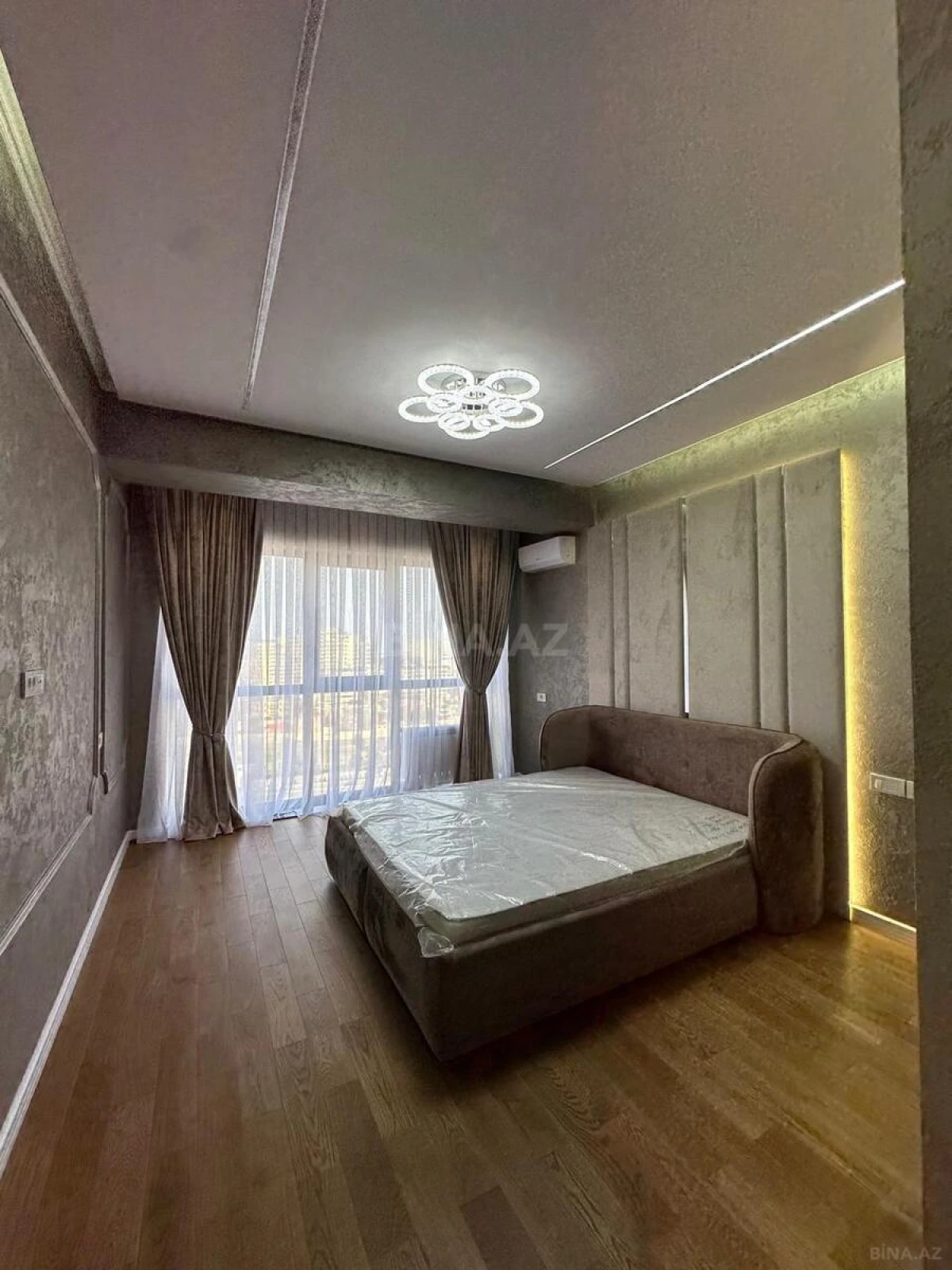 Satılır 3 otaqlı mənzil 125 m²