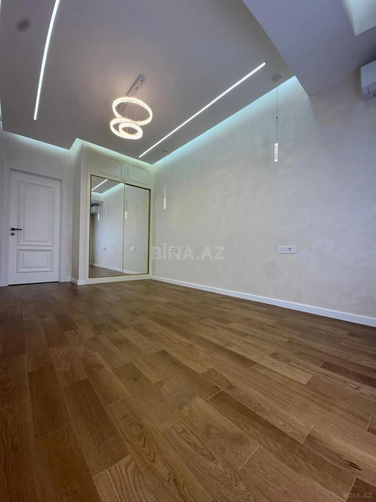 Satılır 3 otaqlı mənzil 125 m²