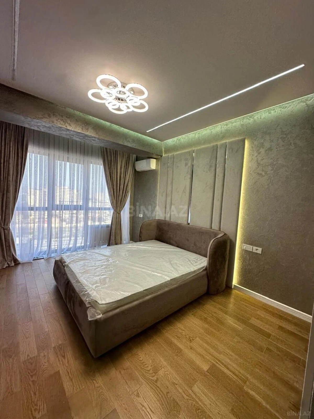Satılır 3 otaqlı mənzil 125 m²