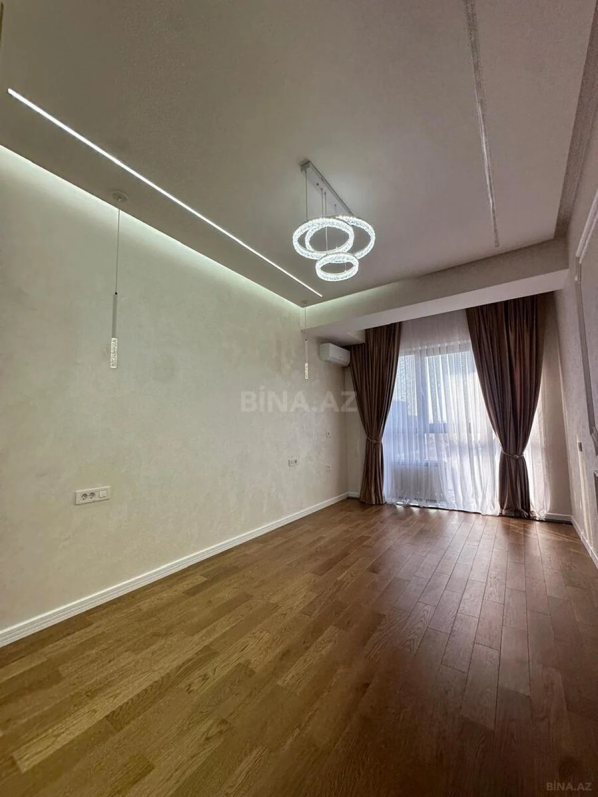 Satılır 3 otaqlı mənzil 125 m²