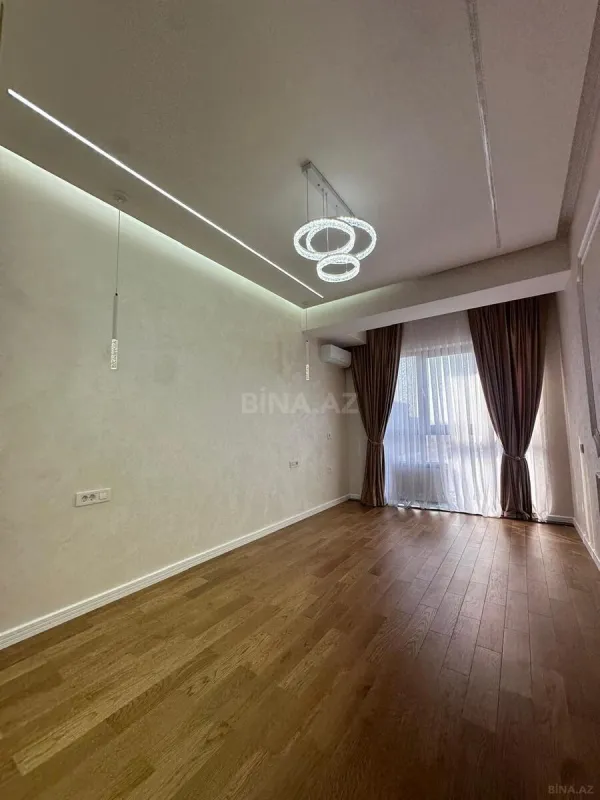 Satılır 3 otaqlı mənzil 125 m²