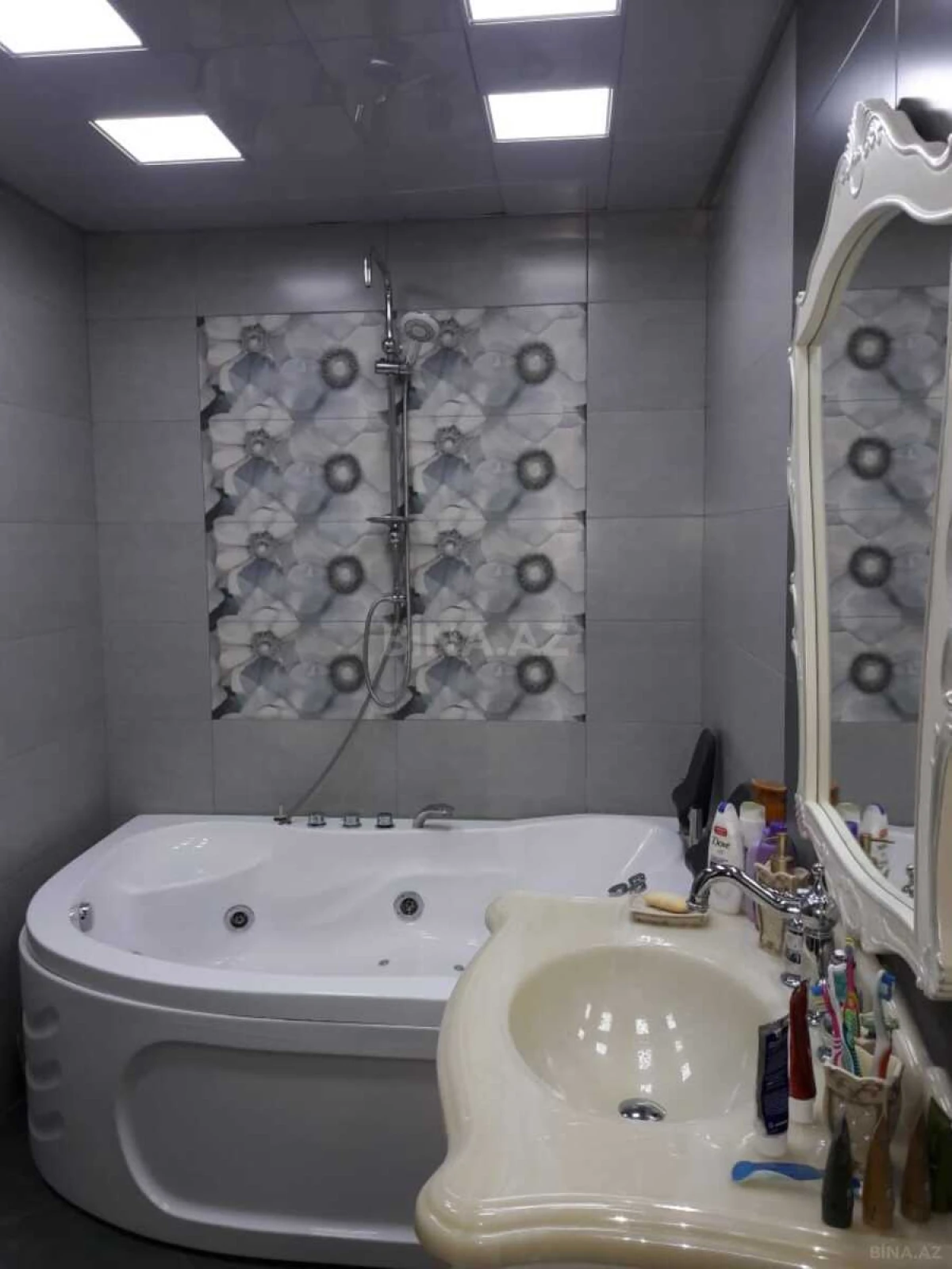 Satılır 3 otaqlı mənzil 107 m²