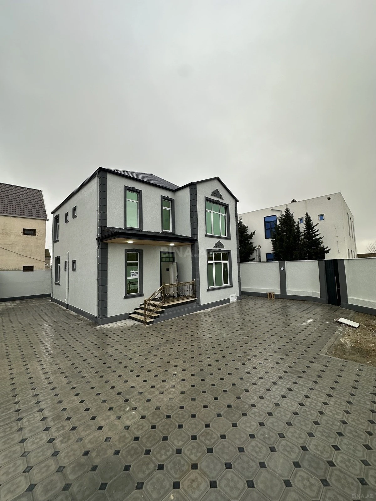 Satılır 5 otaqlı həyət evi 190 m²