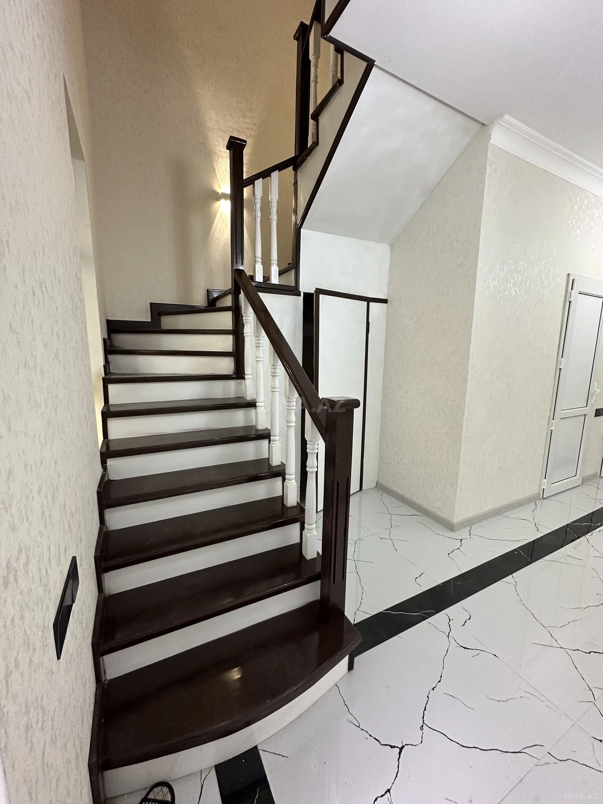 Satılır 5 otaqlı həyət evi 190 m²
