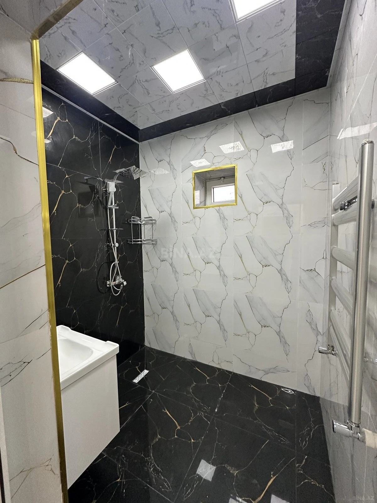 Satılır 5 otaqlı həyət evi 190 m²