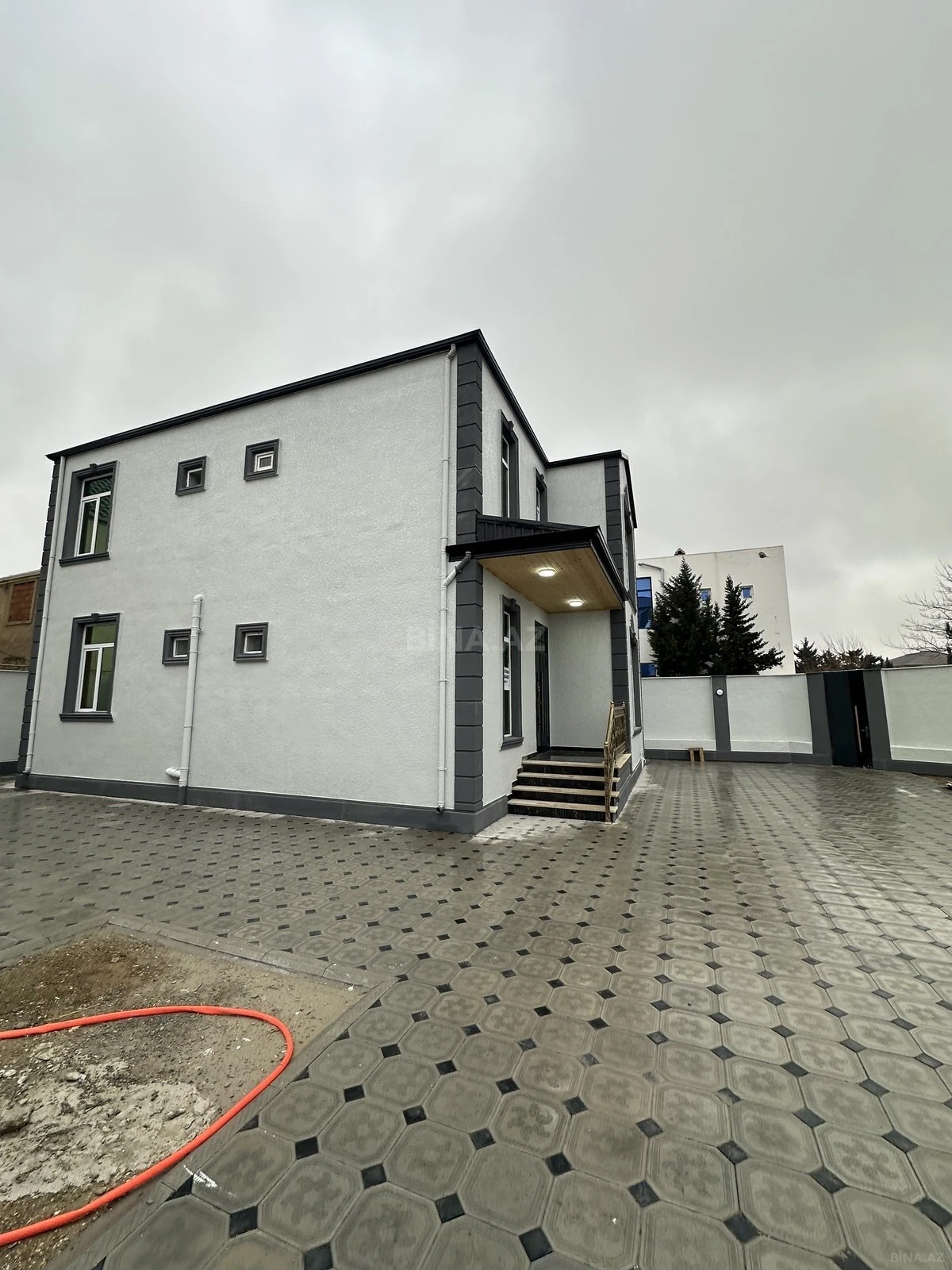 Satılır 5 otaqlı həyət evi 190 m²