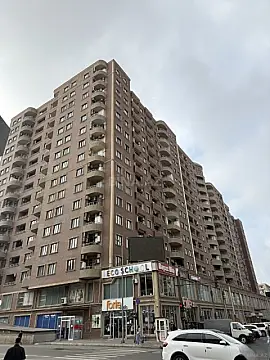 Satılır 3 otaqlı mənzil 176 m²