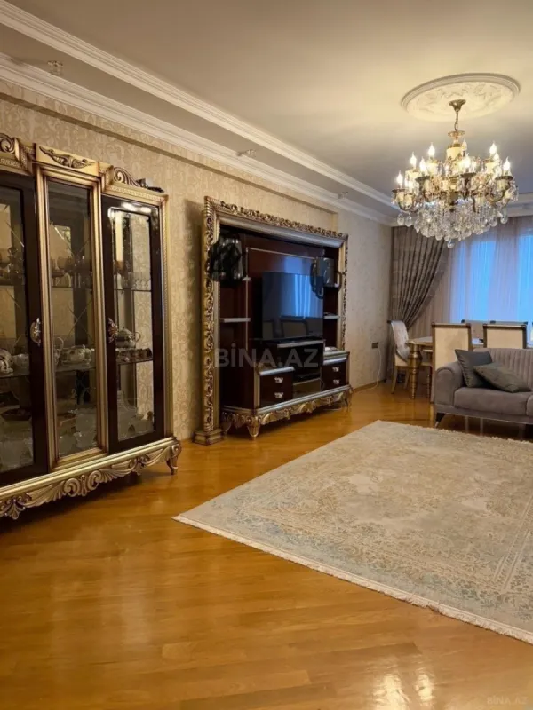 Satılır 3 otaqlı mənzil 176 m²