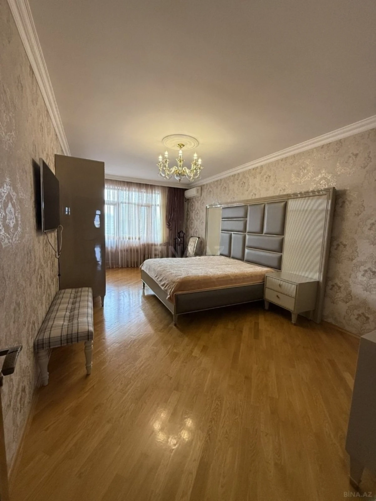 Satılır 3 otaqlı mənzil 176 m²