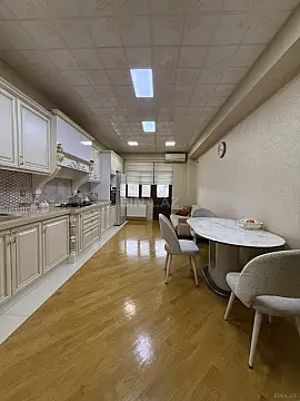 Satılır 3 otaqlı mənzil 176 m²