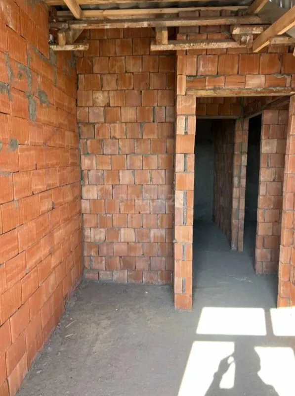 Satılır 2 otaqlı mənzil 68 m²