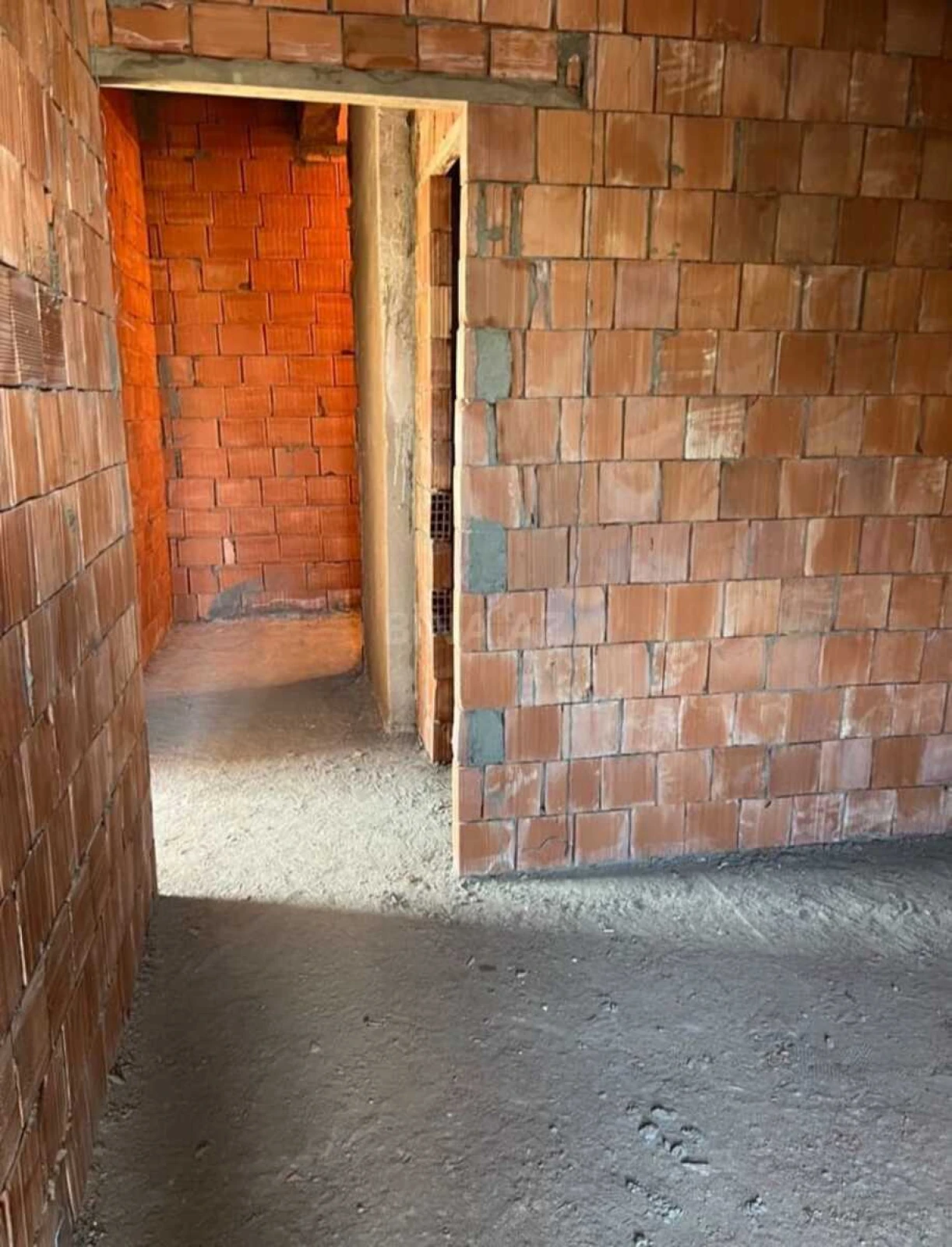 Satılır 2 otaqlı mənzil 68 m²