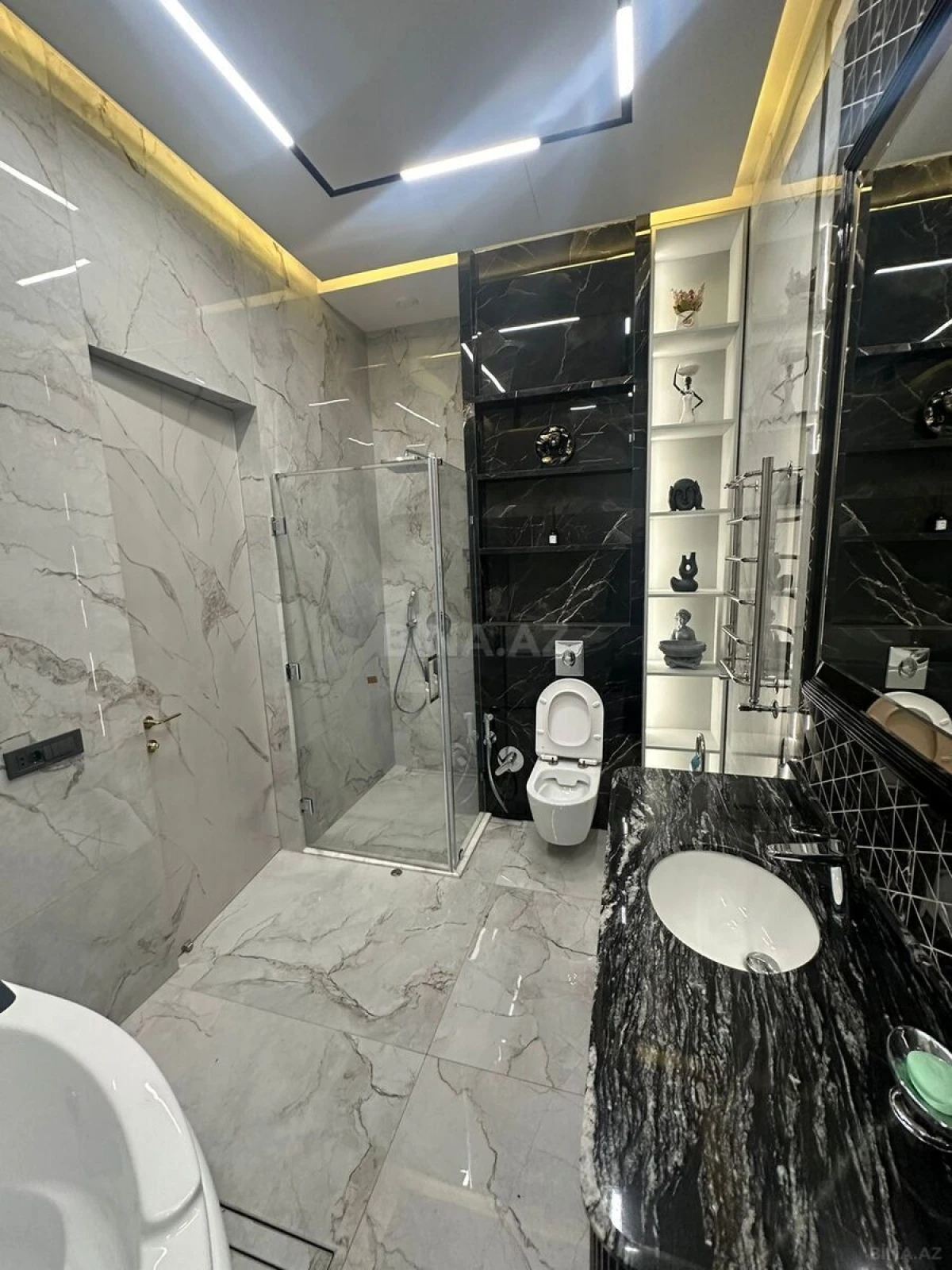 Kirayə verilir 3 otaqlı mənzil 160 m²