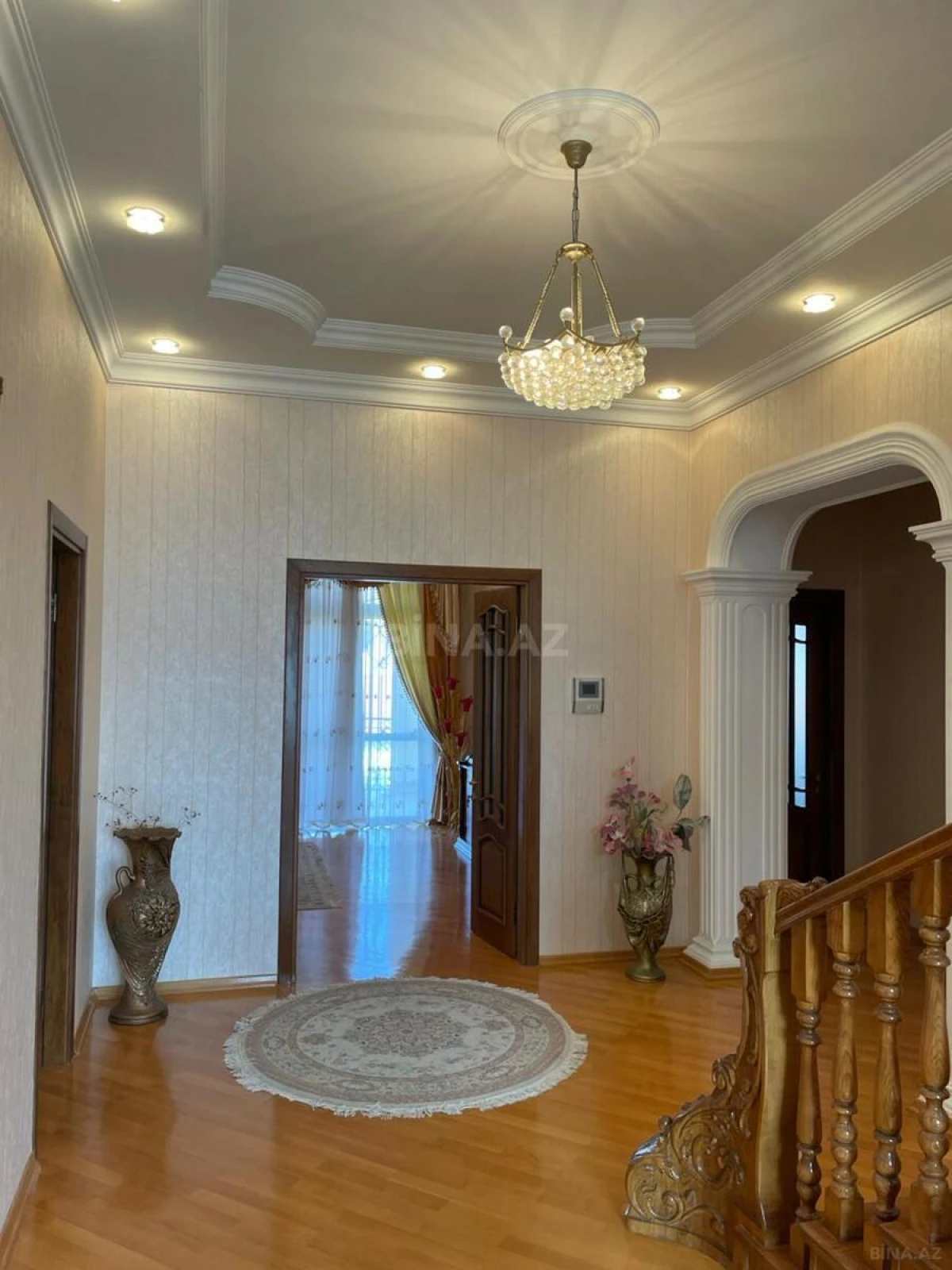 Satılır 10 otaqlı həyət evi 800 m²