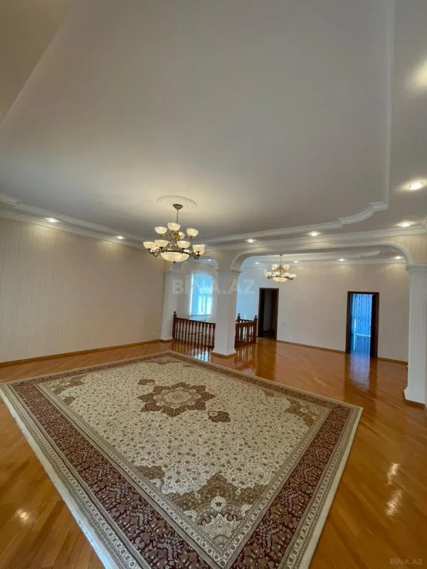 Satılır 10 otaqlı həyət evi 800 m²
