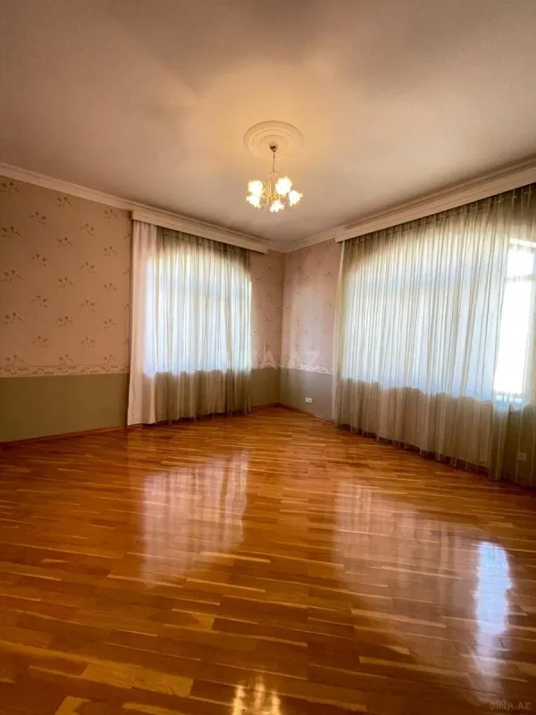 Satılır 10 otaqlı həyət evi 800 m²