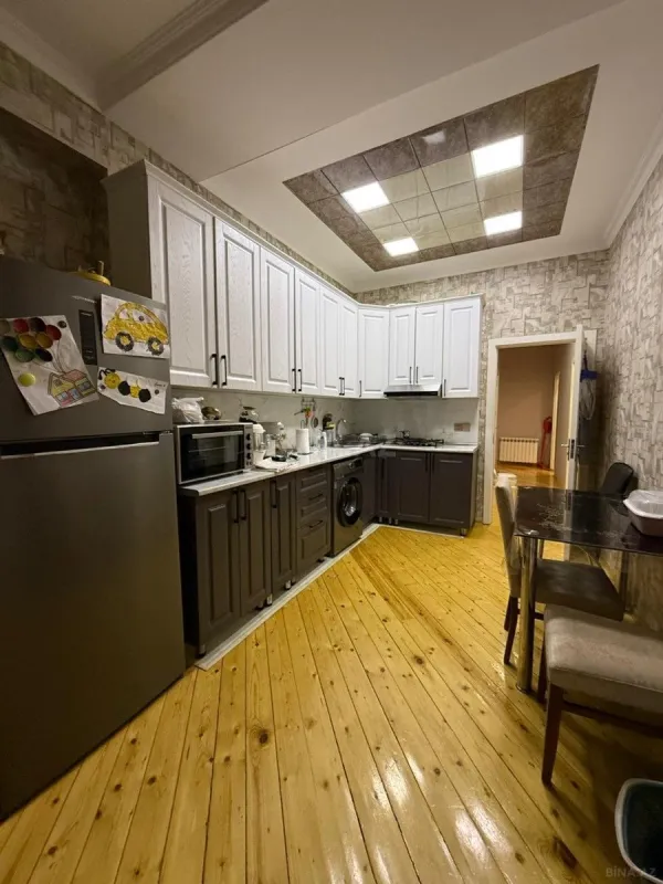 Kirayə verilir 2 otaqlı mənzil 80 m²